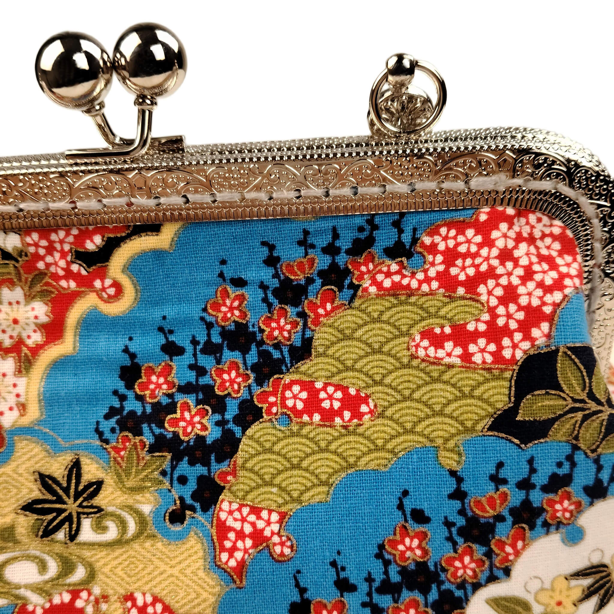 Close-up detail of Acever B003 bag showing antique silver ornate filigree kiss-lock frame with twin ball clasp and decorative top handle with triple floral medallion connectors and silver lobster clasp pearl strap attachment