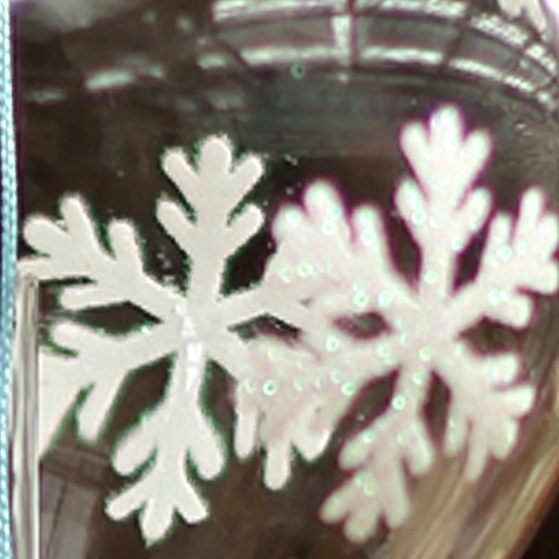 Close-up of Acever snowflake glass wind chime X10 showing white snowflake motifs on clear waved-rim globe with sky-blue cord