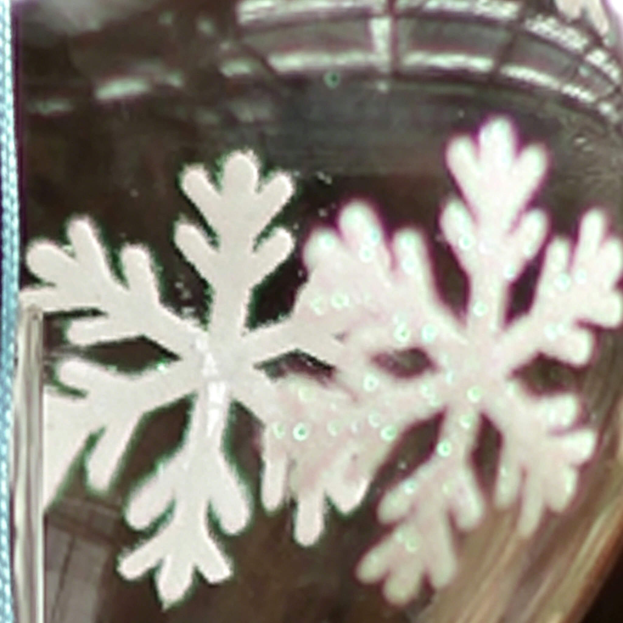 Close-up of Acever snowflake glass wind chime X10 showing white snowflake motifs on clear waved-rim globe with sky-blue cord