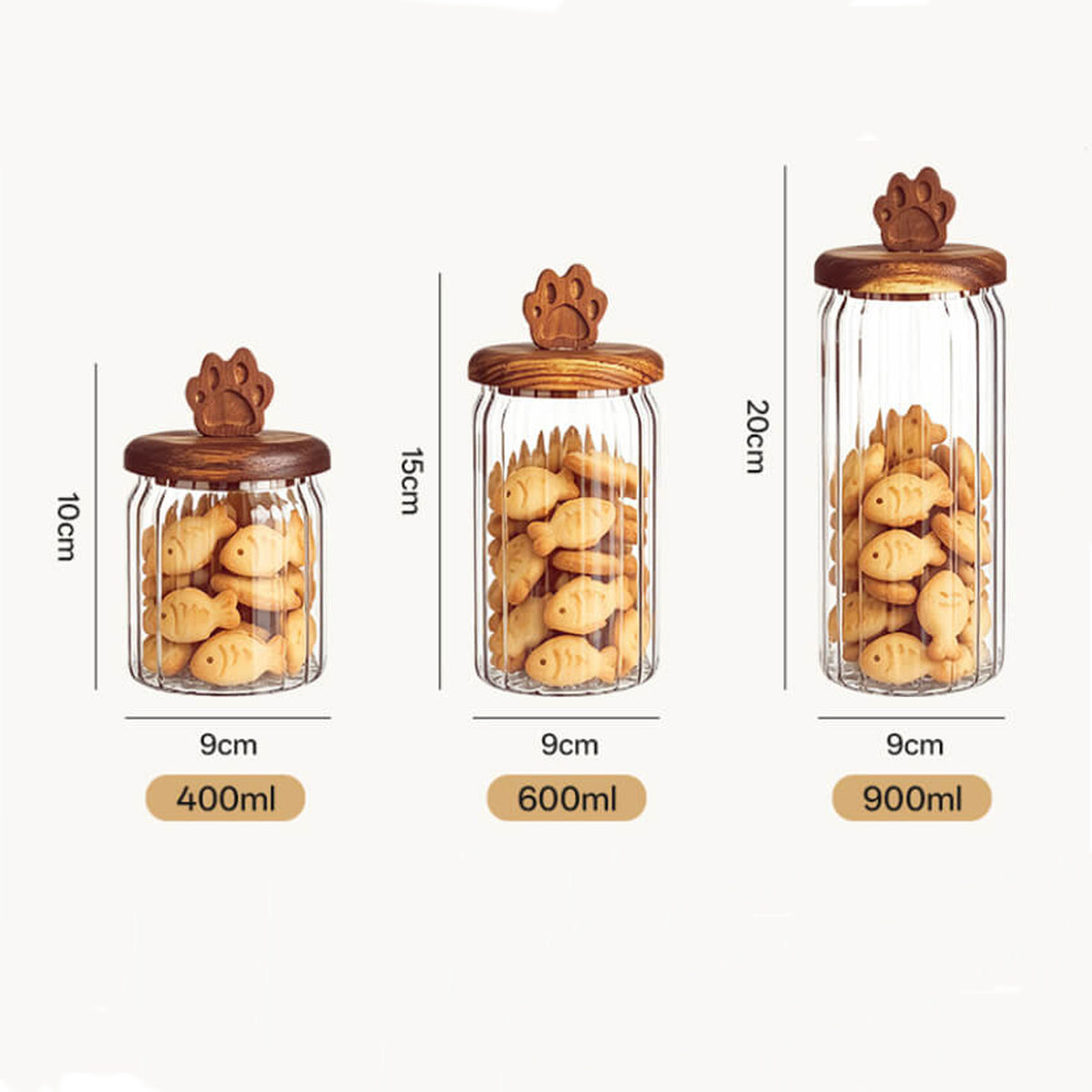 Three sizes of ribbed glass jars with cat paw handles filled with fish-shaped biscuits labeled 400ml, 600ml, and 900ml with dimensions.
